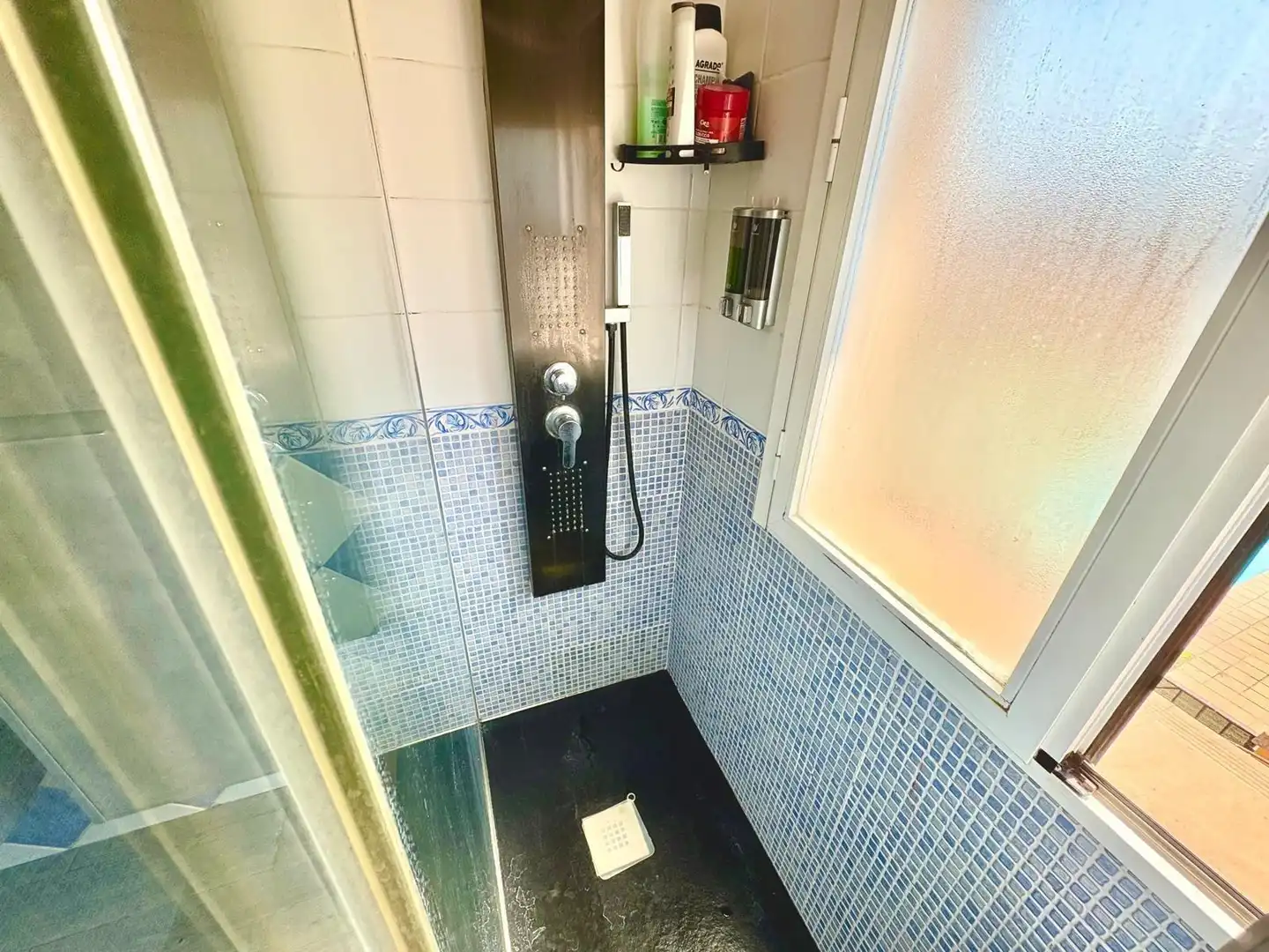 Bany de Casa adosada en venda en Vélez-Málaga amb Aire condicionat, Jardí privat i Terrassa
