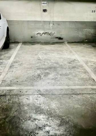 Garaje en Venta en Calle Parellades en Plaça dels Patins