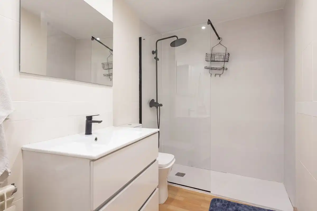Badezimmer von Maisonette zum Verkauf in Madrid mit Heizung, Terrasse und Balkon