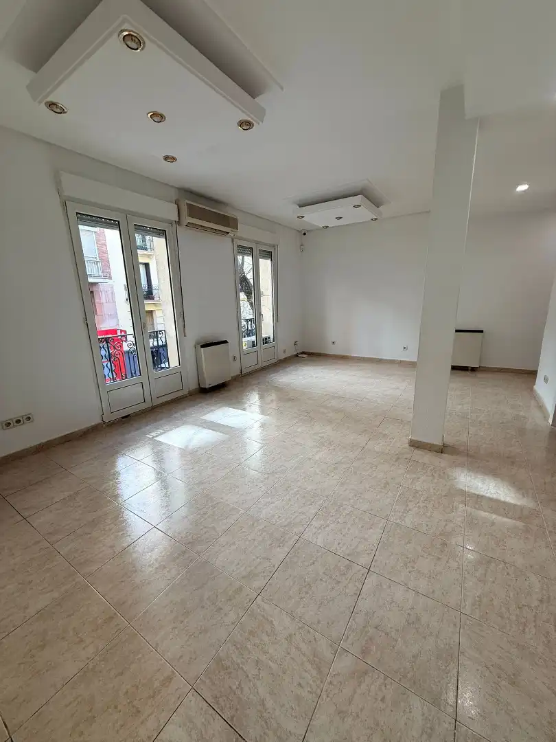 Sala de estar de Oficina de alquiler en  Madrid Capital con Aire acondicionado, Calefacción y Balcón