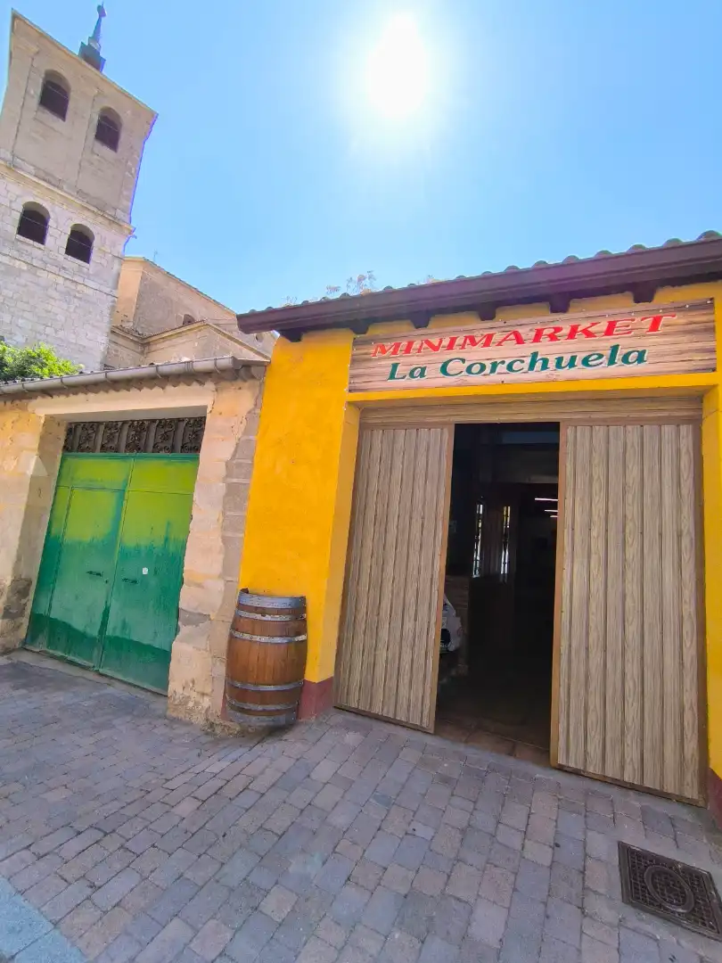 Local en venda en Valoria la Buena amb Moblat