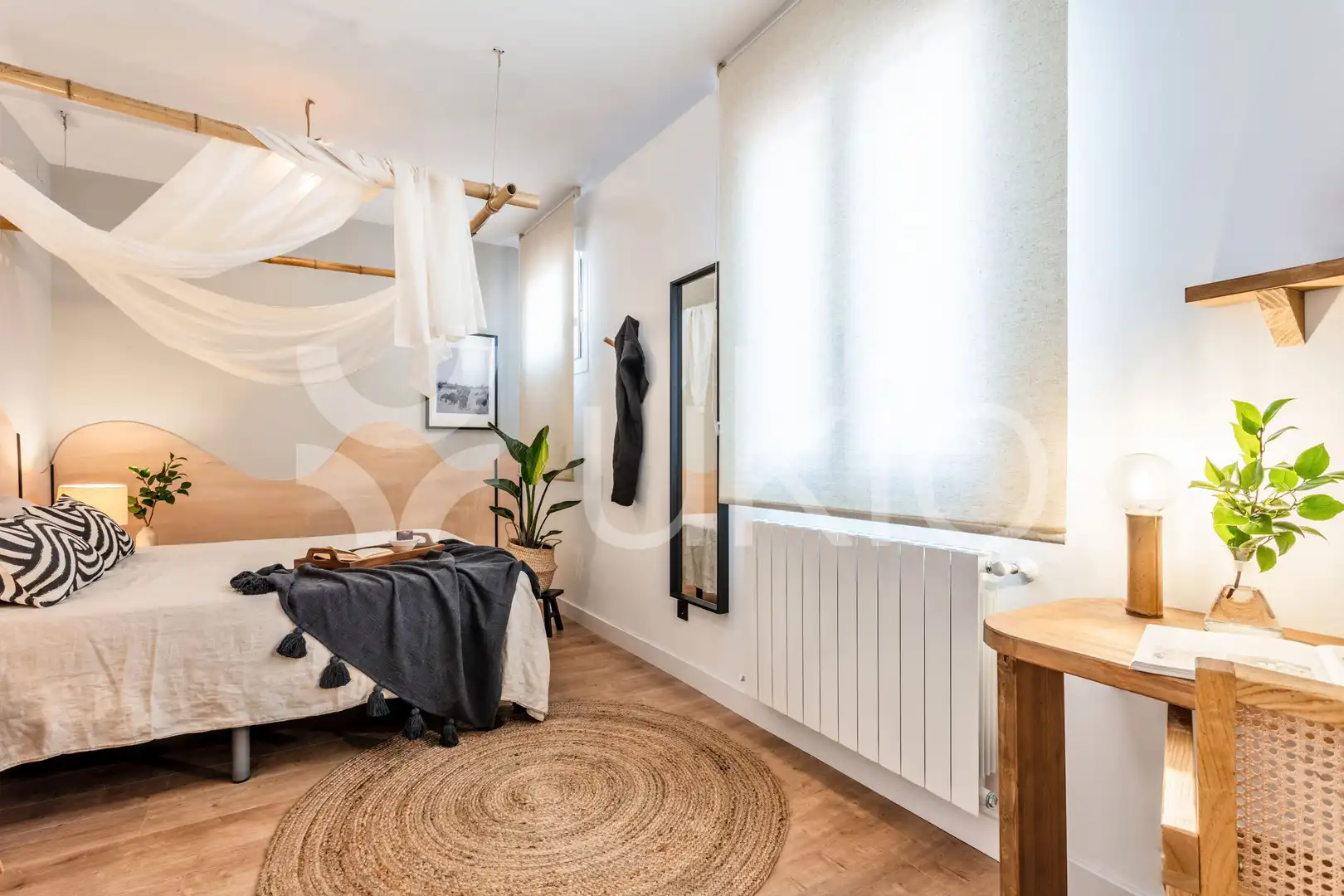 Dormitori de Apartament de lloguer en Madrid amb Aire condicionat, Calefacció i Moblat