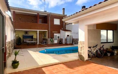 Swimming pool of House or chalet for sale in Yepes  with Air Conditioner, Heating and Private garden