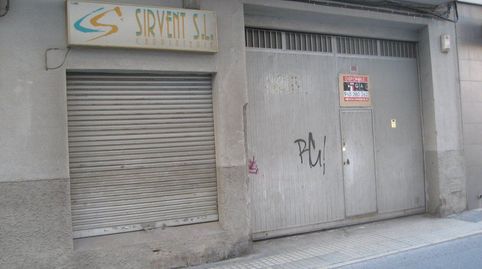 Nave en el centro.
