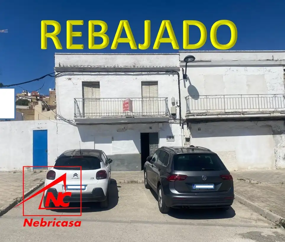 Vista exterior de Casa o xalet en venda en Las Cabezas de San Juan amb Terrassa i Balcó