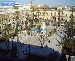 Exterior view of Flat to rent in  Sevilla Capital  with Air Conditioner