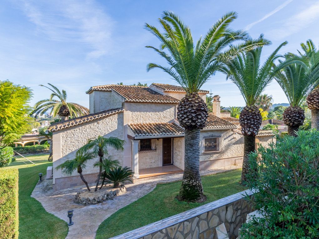 Vista exterior de Casa o xalet en venda en Jávea / Xàbia amb Aire condicionat, Jardí privat i Terrassa
