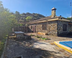 Vista exterior de Casa o xalet en venda en Casas del Castañar