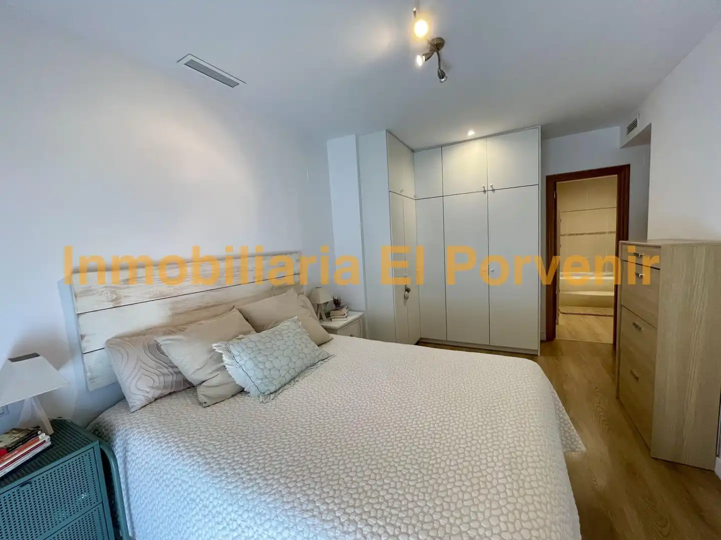 Schlafzimmer von Wohnung zum Verkauf in Torrent mit Klimaanlage, Heizung und Balkon