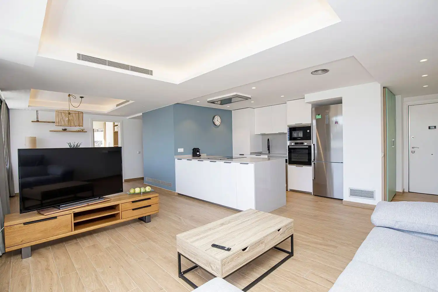 Sala d'estar de Pis de lloguer en Girona amb Aire condicionat i Moblat