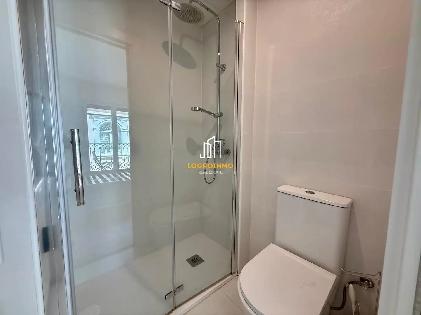 Baño de Piso de alquiler en  Logroño con Calefacción y Balcón