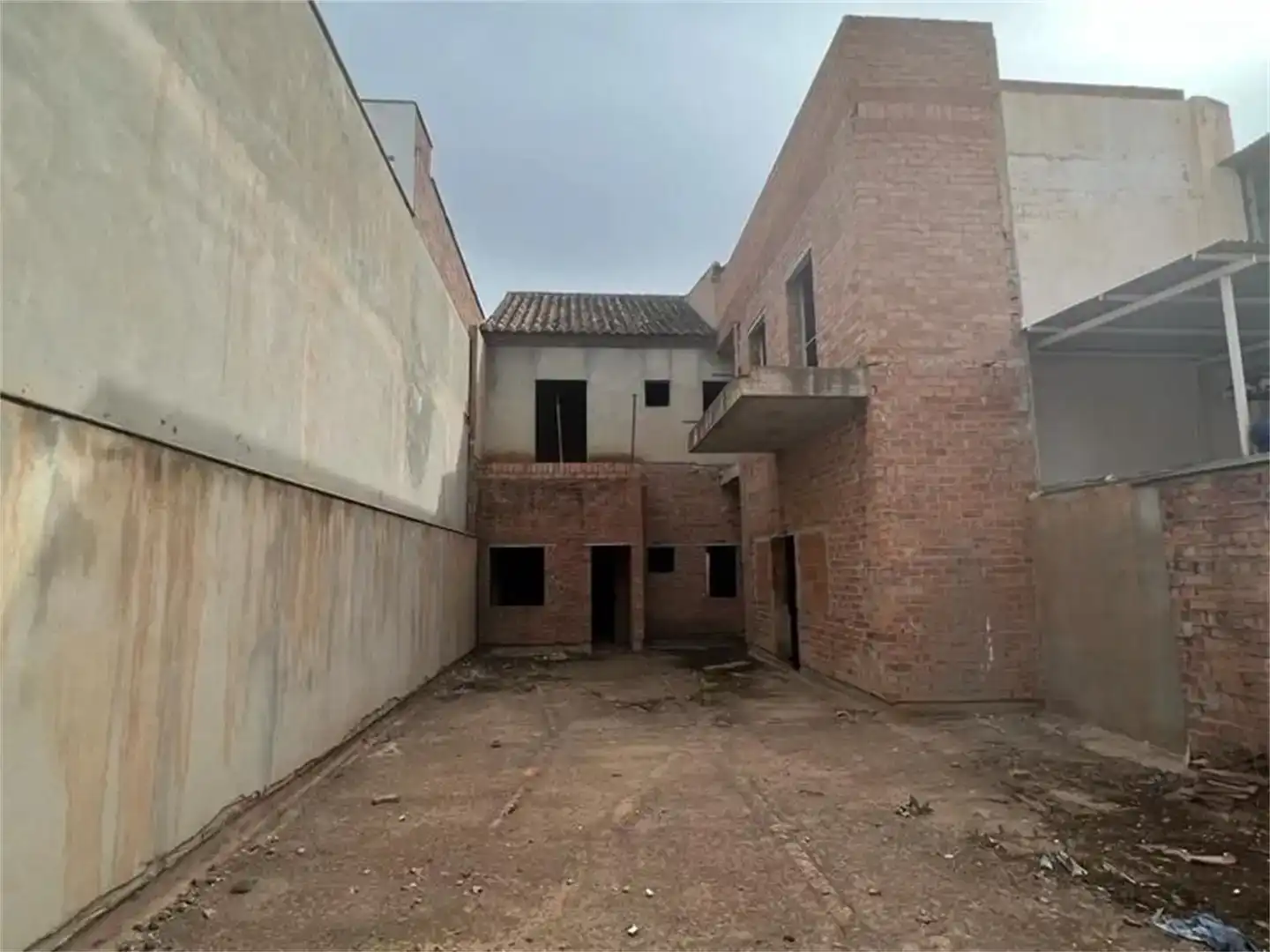 Vista exterior de Casa adosada en venda en Vélez-Málaga amb Balcó