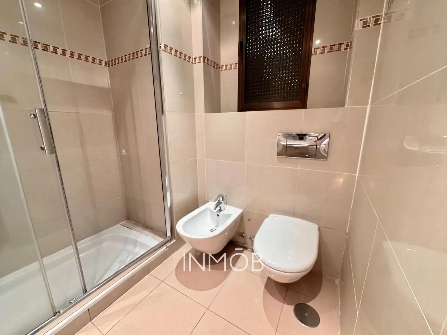 Badezimmer von Wohnung zur Miete in Madrid mit Klimaanlage