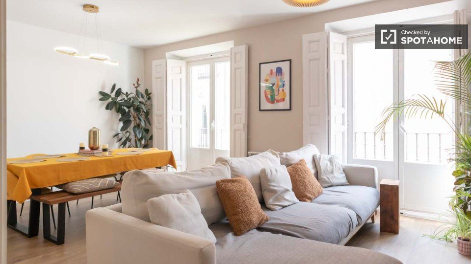 Living room of Flat to rent in  Madrid Capital  with Air Conditioner, Heating and Furnished