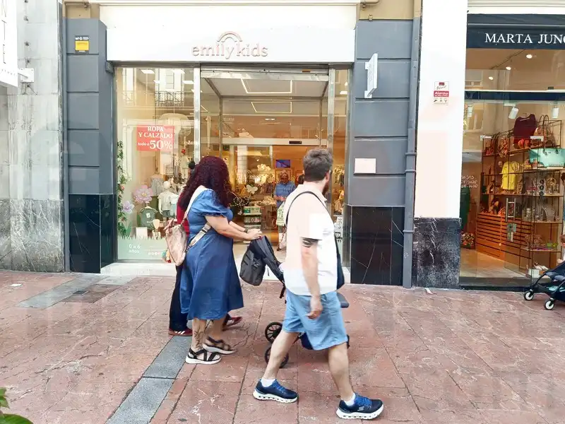 Local comercial en traspàs a Calle Milicias Nacionales 3, imagen 2