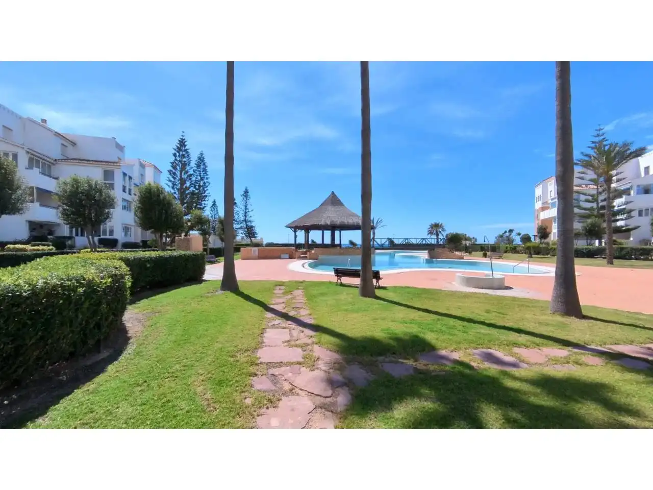 Piscina de Apartament en venda en El Ejido amb Terrassa, Moblat i Piscina comunitària