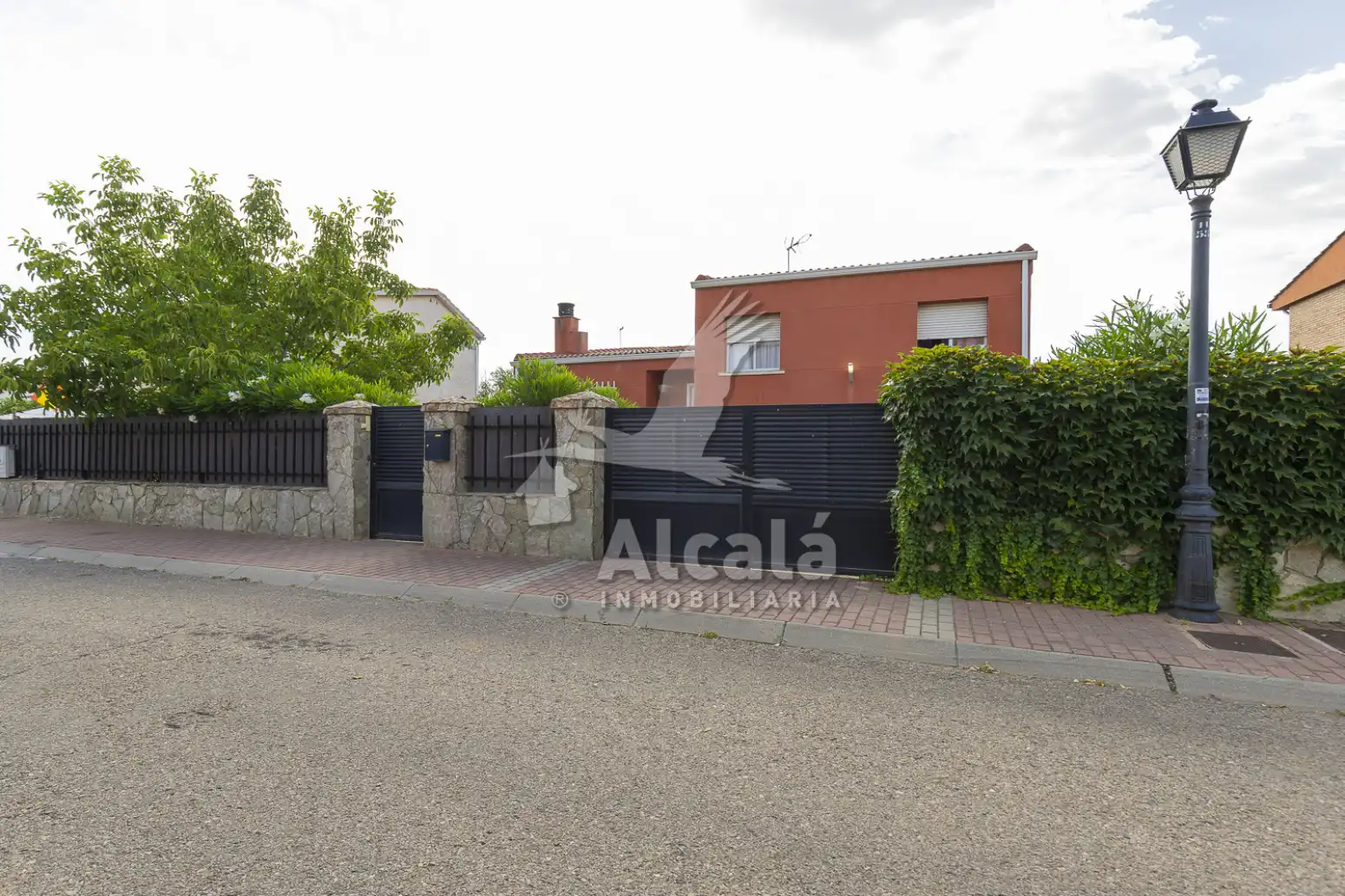 Exterior view of Houses for sale in Camarma de Esteruelas  with Air Conditioner, Heating and Private garden