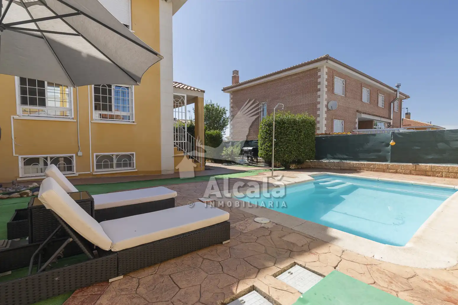 Casa aparellada amb piscina en venda a Torrejón del Rey, imagen 2