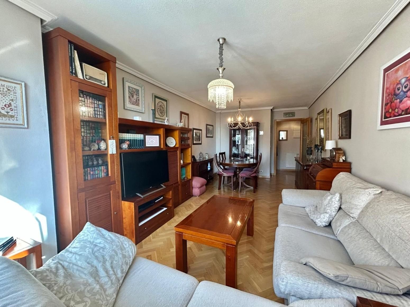 Living room of Flat for sale in  Madrid Capital  with Air Conditioner, Heating and Private garden