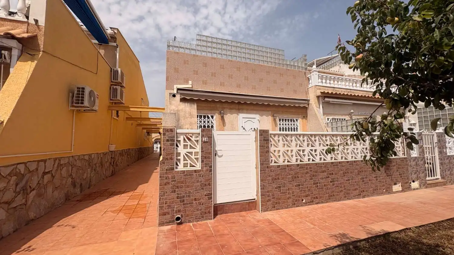 Vista exterior de Casa o xalet en venda en Orihuela amb Aire condicionat, Calefacció i Terrassa