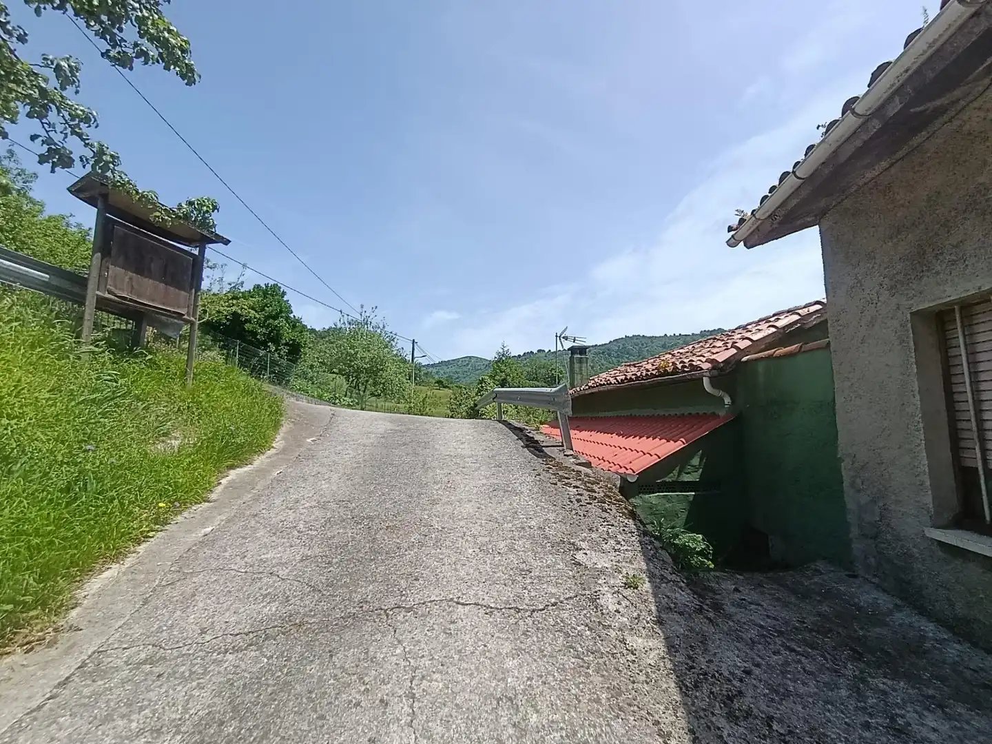 Außenansicht von Country house zum Verkauf in San Martín del Rey Aurelio mit Balkon