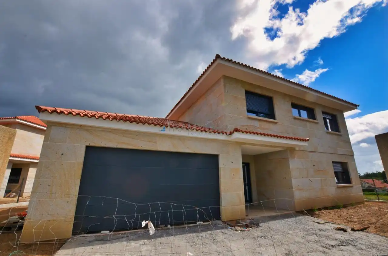 Vista exterior de Casa o xalet en venda en Tomiño amb Calefacció, Jardí privat i Terrassa