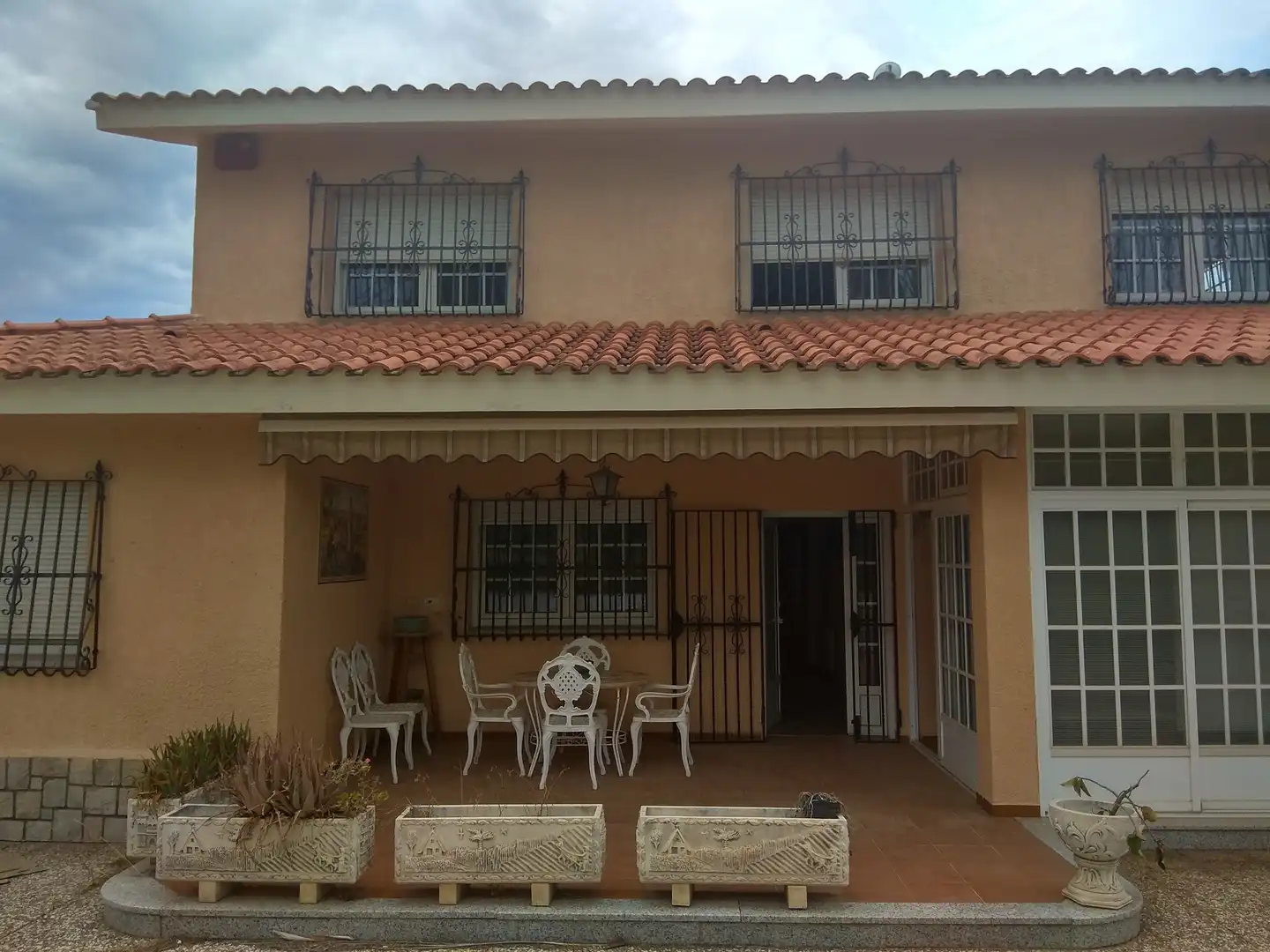 Vista exterior de Casa o xalet en venda en Picassent amb Aire condicionat, Jardí privat i Parquet