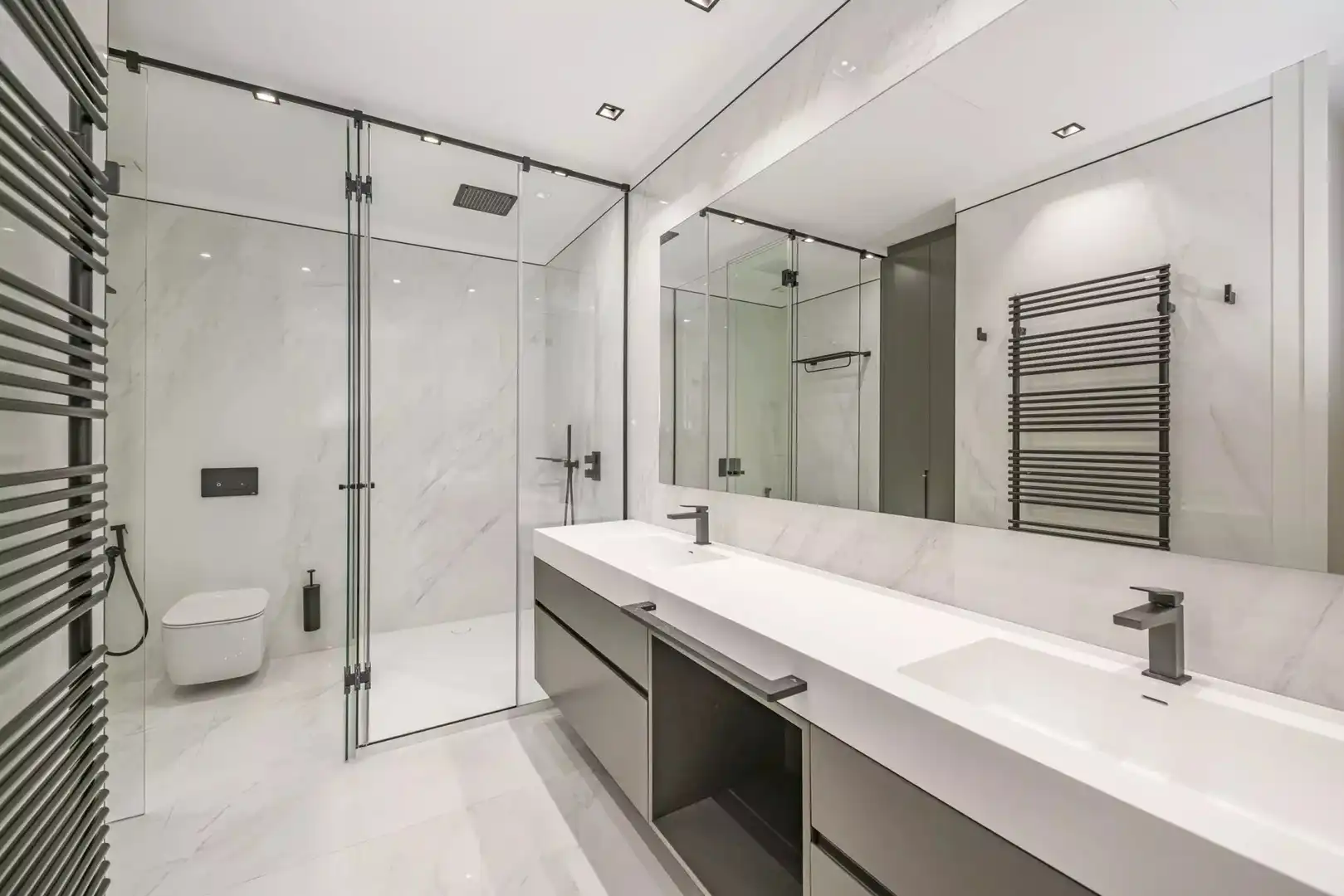 Badezimmer von Wohnung zum Verkauf in Madrid mit Klimaanlage, Heizung und Abstellraum