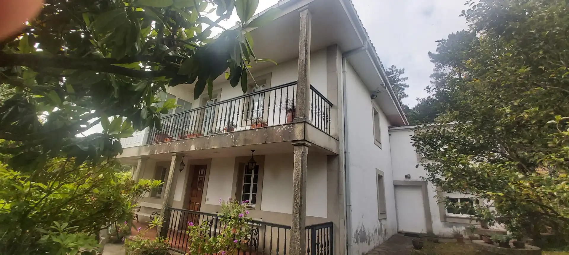 Casa con jardín en venta en Rosalía de Castro