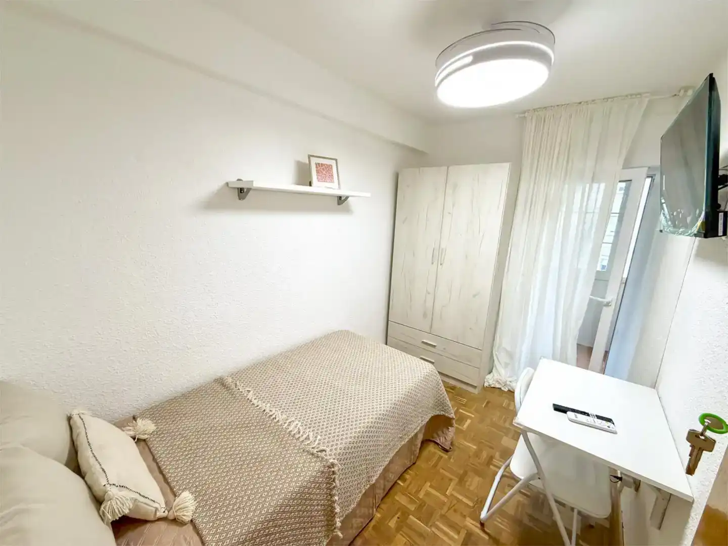 Dormitori de Apartament de lloguer en Coslada amb Parquet i Moblat