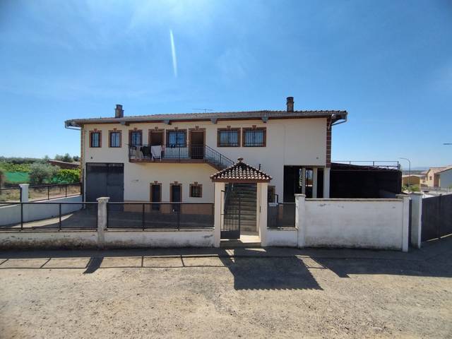 Casa-chalet en Venta en Montehermoso