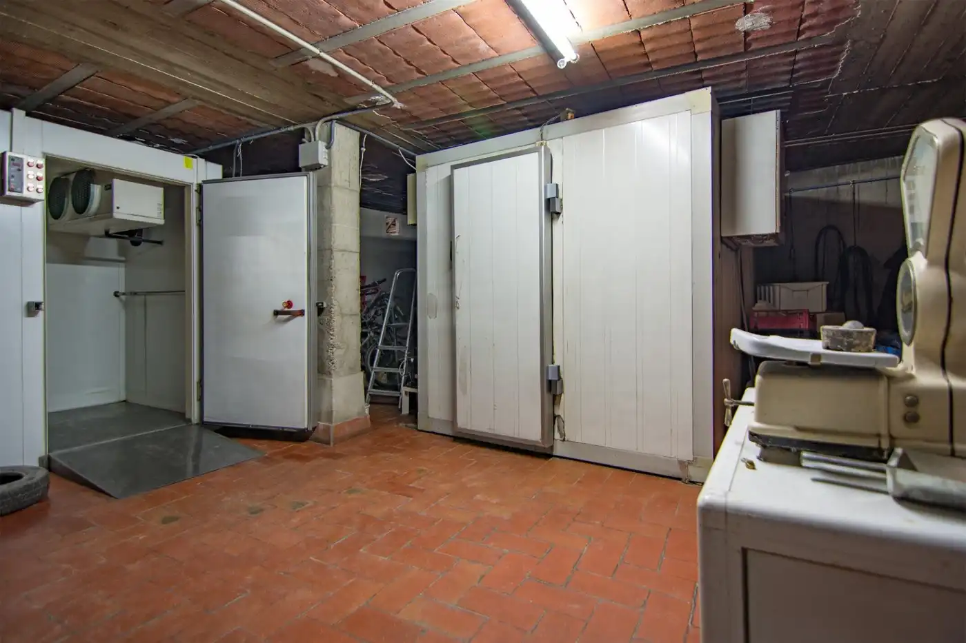 Houses for sale in Calle COMPOSITOR JOAQUIM SERRA, 3, Eixample - Horta Capallera