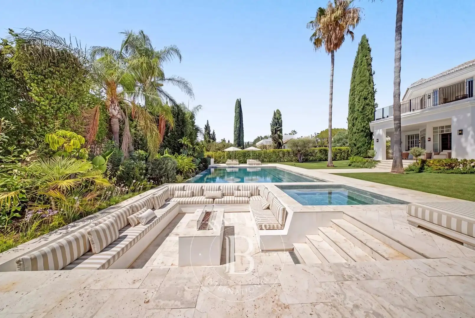 Garden of Houses for sale in Marbella  with Air Conditioner, Heating and Swimming Pool