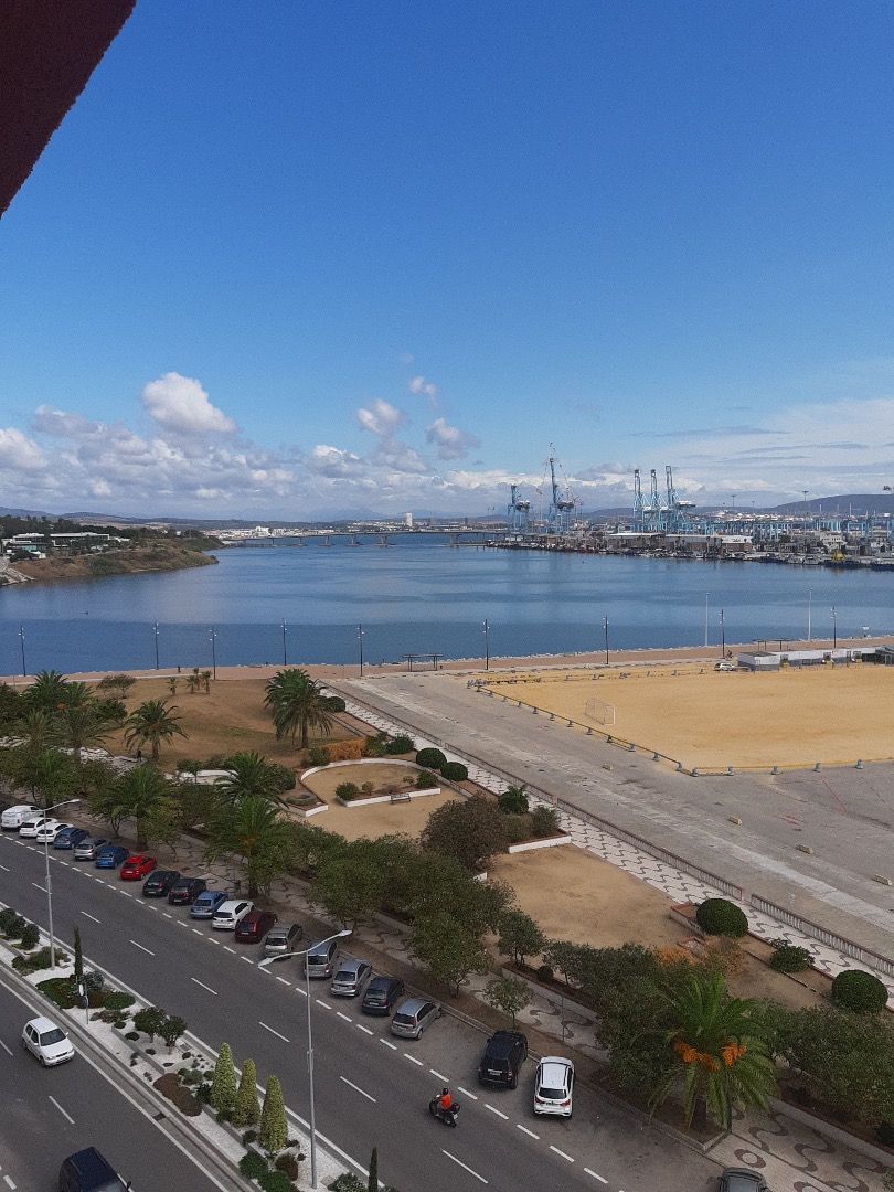 Vista exterior de Pis de lloguer en Algeciras amb Aire condicionat, Traster i Moblat