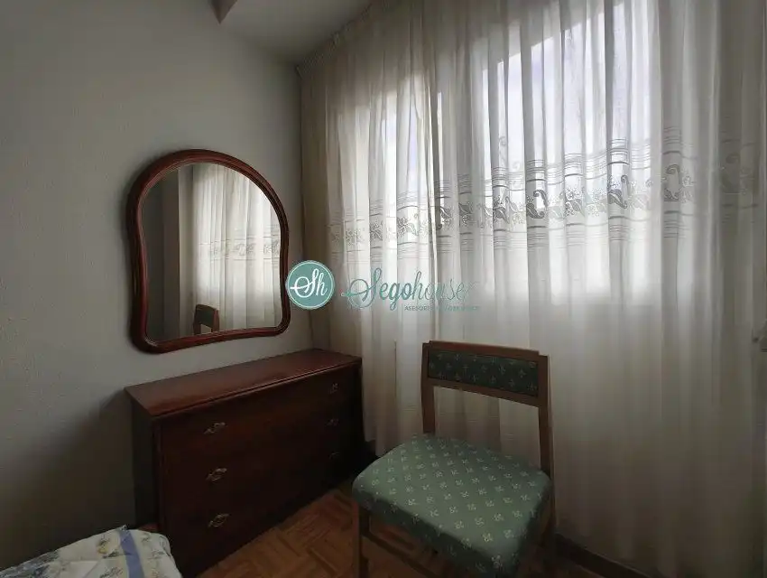 Habitación de Piso de alquiler en San Cristóbal de Segovia con Calefacción, Parquet y Amueblado