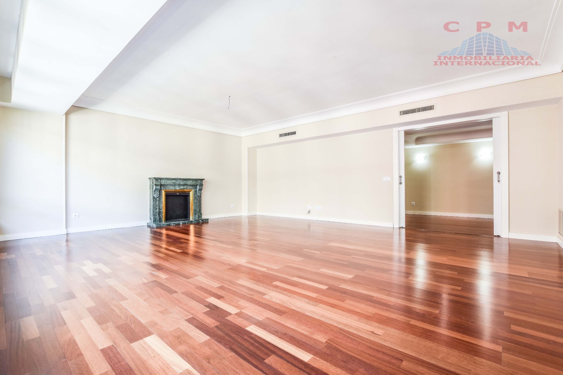 Sala d'estar de Pis en venda en  Madrid Capital amb Aire condicionat, Calefacció i Terrassa