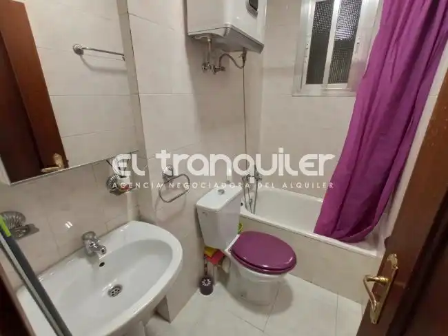 Dormitori de Estudi de lloguer en Madrid amb Aire condicionat i Moblat