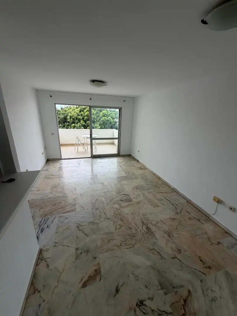 Sala d'estar de Apartament de lloguer en Benalmádena amb Terrassa i Balcó