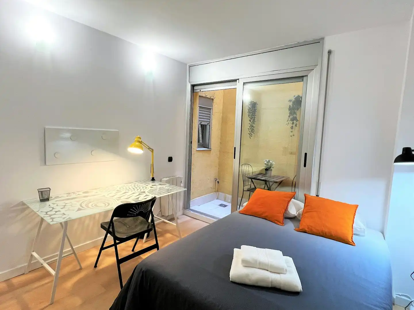 Bedroom of Flat for share in  Barcelona Capital  with Heating, Furnished and Washing machine