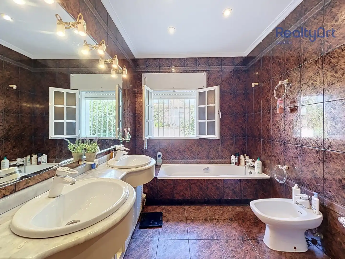 Bathroom of Houses for sale in Alcalá de Guadaira  with Air Conditioner, Heating and Private garden