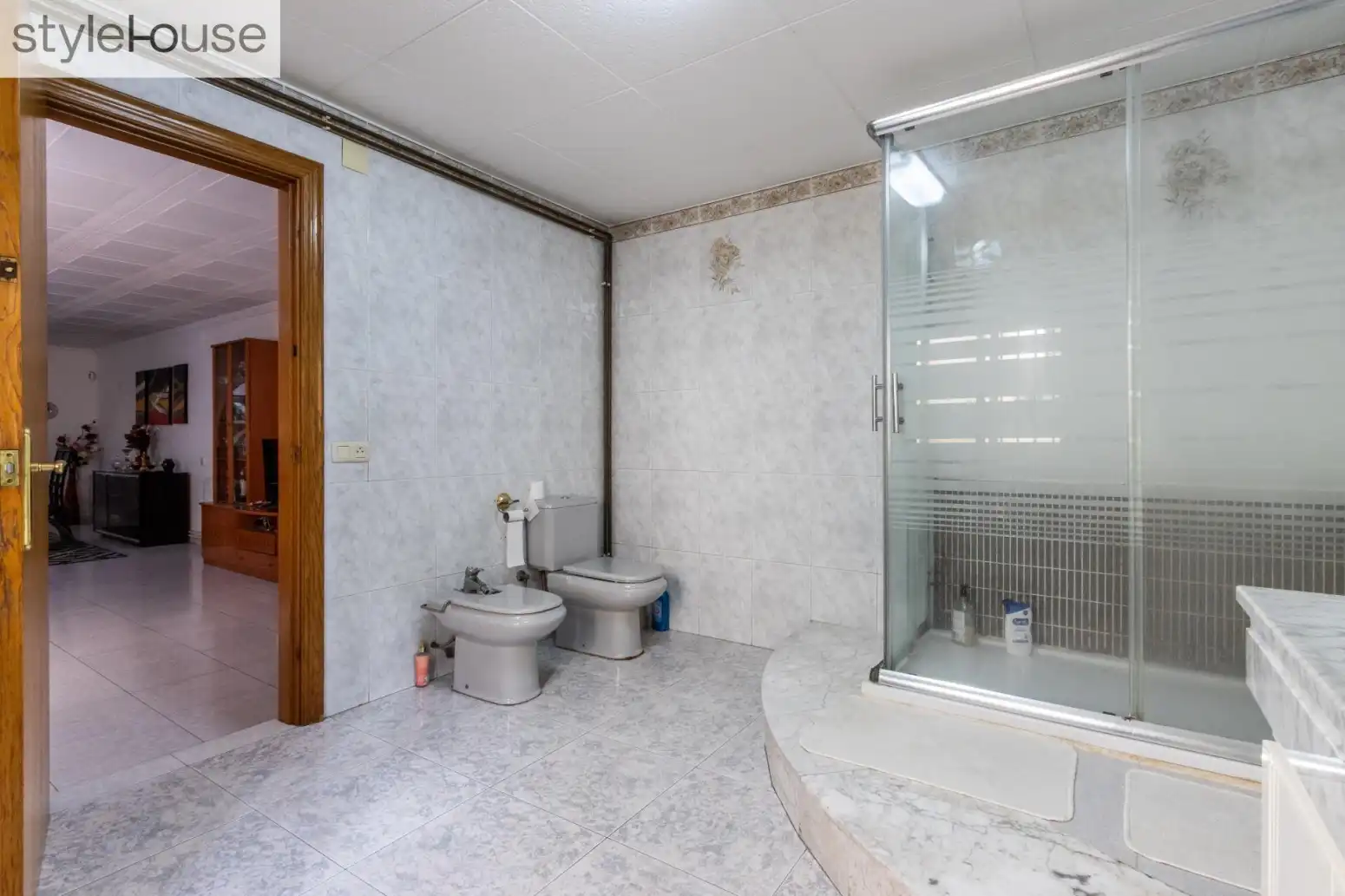 Bathroom of Houses for sale in Terrassa  with Parquet flooring, Terrace and Storage room