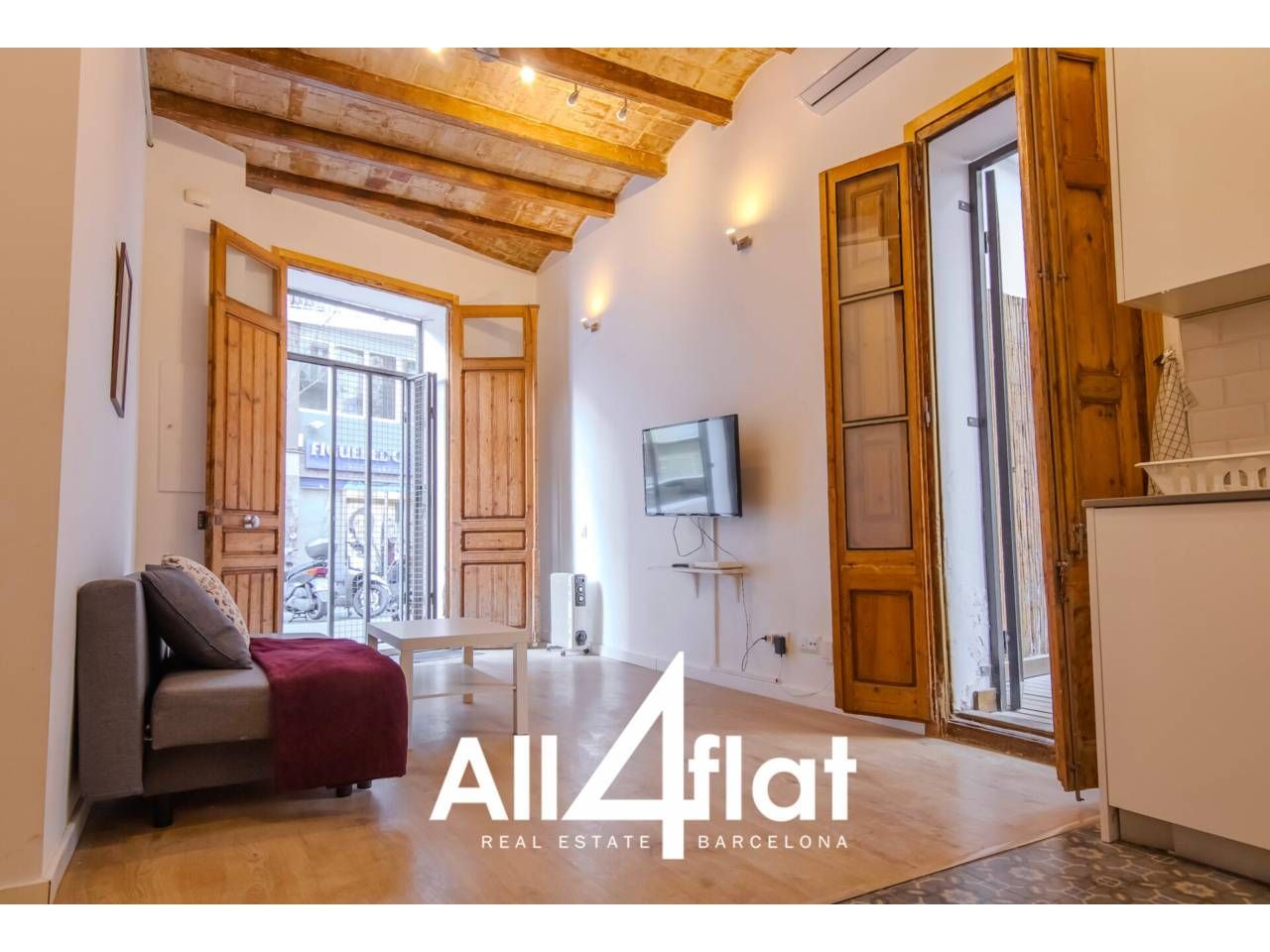 Vista exterior de Pis en venda en L'Hospitalet de Llobregat amb Calefacció, Parquet i Terrassa