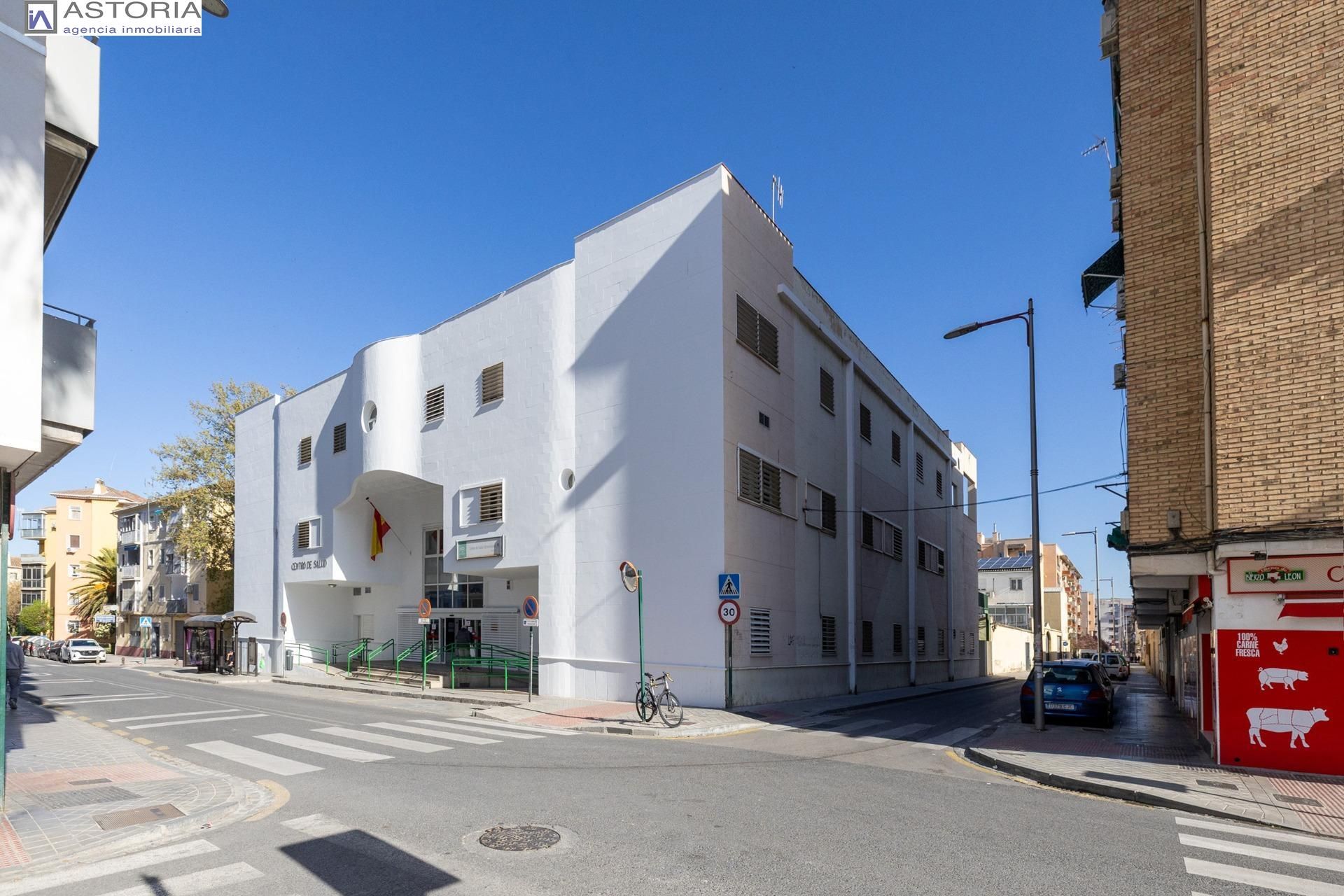 Exterior view of Flat for sale in  Granada Capital