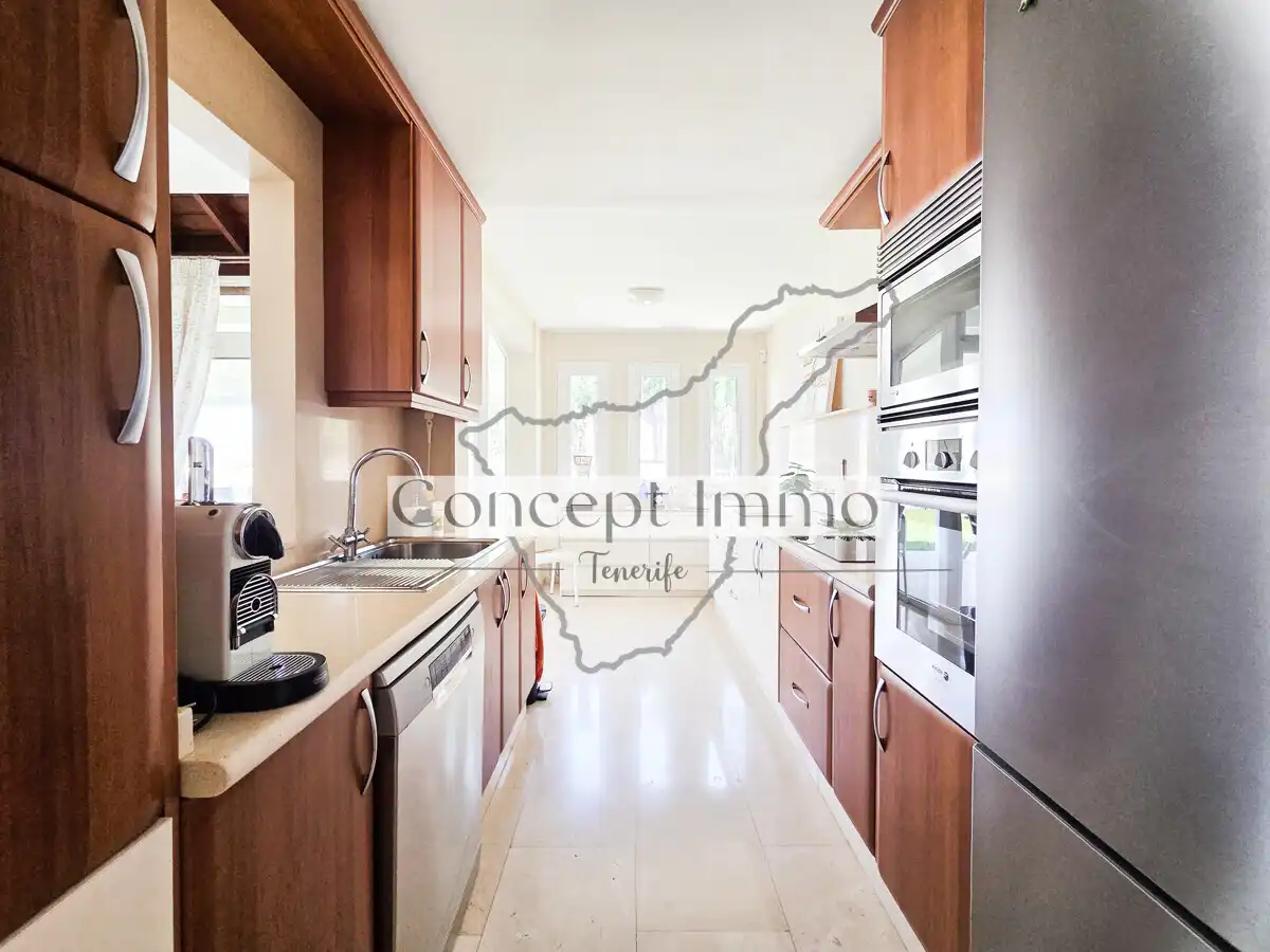Detached homes for sale in Calle Tajore, Playa de Fañabé