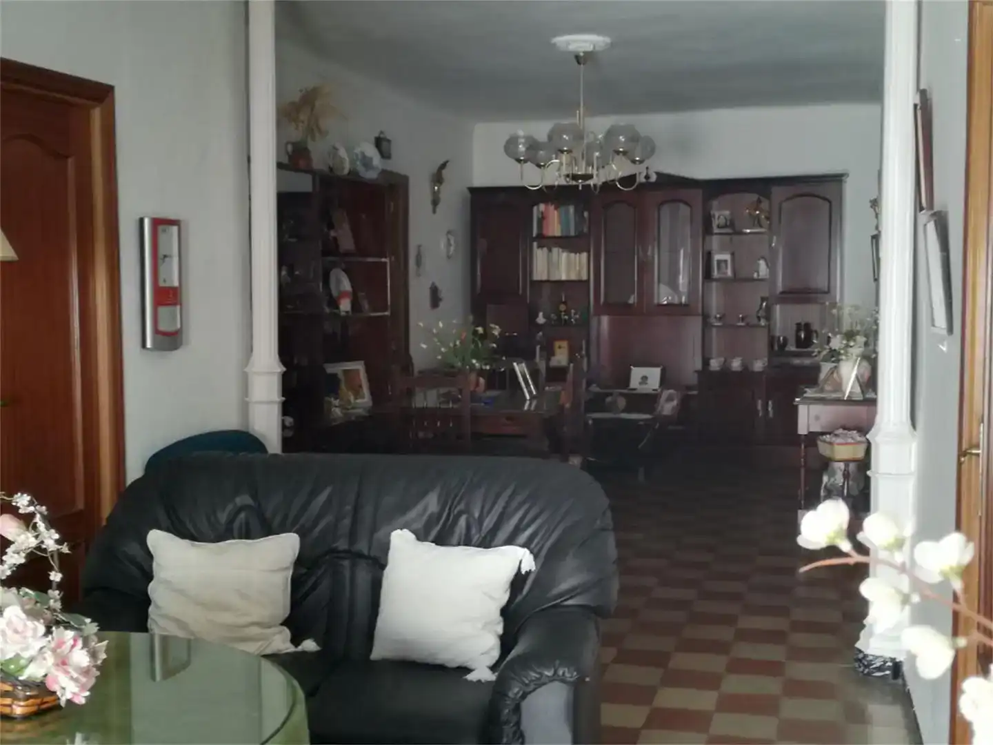 Sala d'estar de Casa adosada en venda en El Castillo de las Guardas amb Aire condicionat, Traster i Moblat