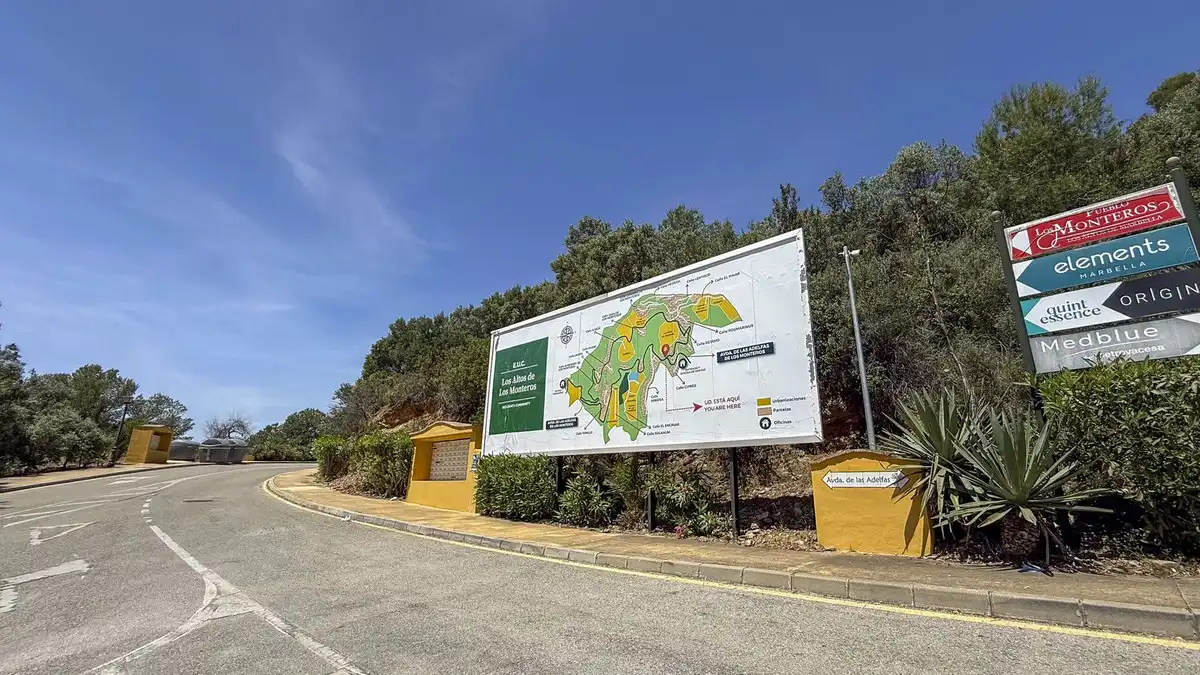 Vista exterior de Ático en venta en Marbella con Aire acondicionado, Trastero y Alarma