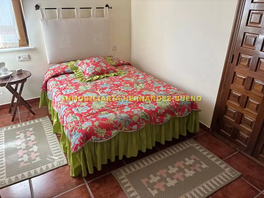 Dormitori de Casa o xalet en venda en Sequeros amb Calefacció, Jardí privat i Terrassa