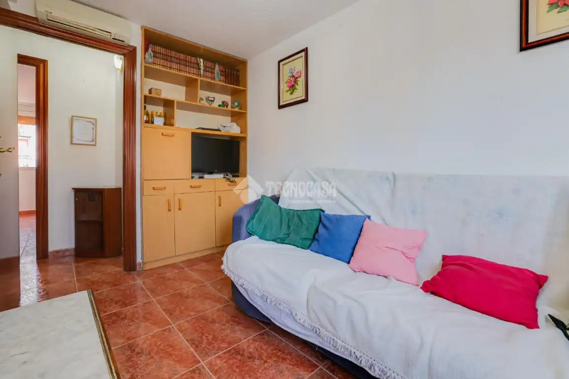 Sala d'estar de Pis en venda en L'Hospitalet de Llobregat amb Balcó