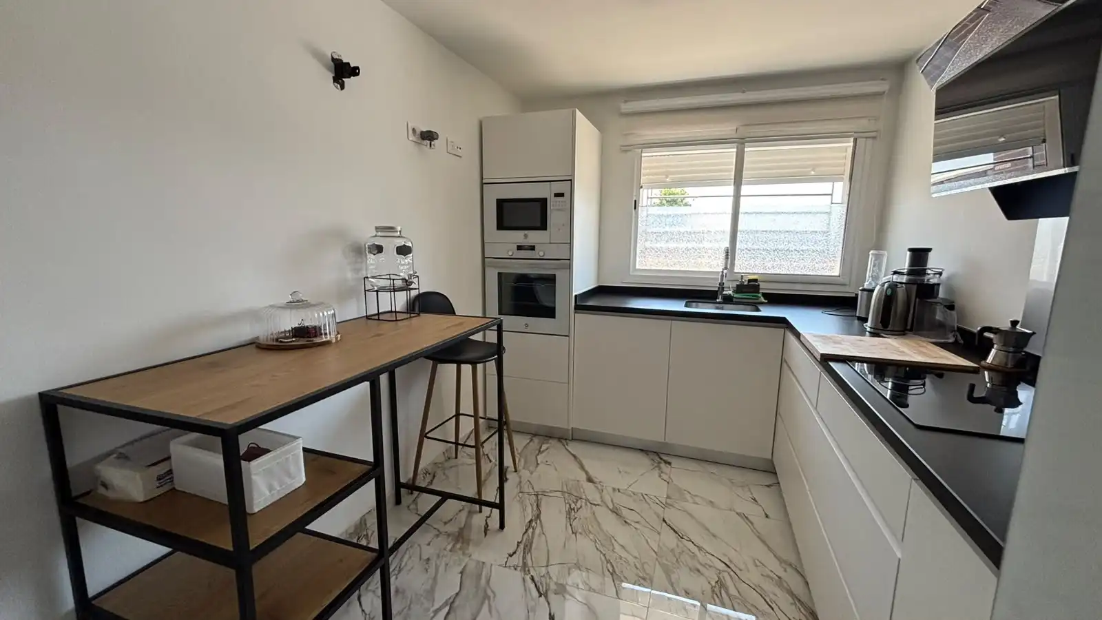 Cocina de Casa adosada en venta en Huévar del Aljarafe con Aire acondicionado y Trastero