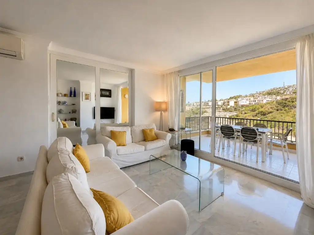 Wohnzimmer von Wohnungen zur Miete in Calvià mit Klimaanlage, Terrasse und Schwimmbad